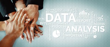 İş ve Finans Konsepti Veri Analizi. Dijital iş stratejisi için gelecekteki kar analitik bilgisayar teknolojisini, çevrimiçi pazarlama araştırma ve bilgi raporunu gösteren arayüz. uds