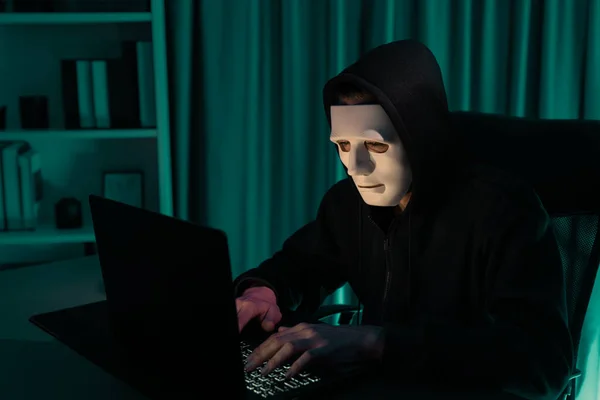 Máscara Blanca Criminal Anónimo Instalación Cifrado Contraseña Mediante Programación Hackear — Foto de Stock