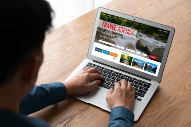 Model arama ve seyahat planlama için internet sitesi uçuş, otel ve tur rezervasyonları için anlaşma ve paket sunuyor