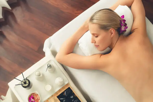 Panorama Top View Kobieta Klient Korzystających Relaksujący Masaż Antystresowy Spa — Zdjęcie stockowe
