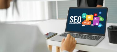 Model e-ticaret için SEO arama motoru optimizasyonu ve bilgisayar ekranında gösterilen çevrimiçi perakende işi