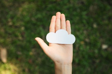 Üst düzey karbondioksit gazı ikonu, çevre dostu taşımacılık ve sıfır karbon emisyonunu sembolize ediyor. Daha yeşil bir toplumdan sorumlu bir şirket. Döngü