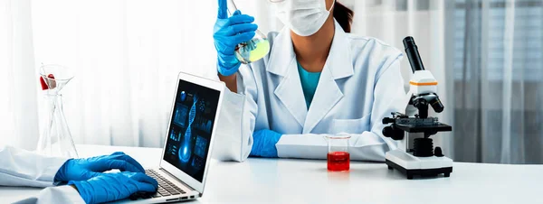 Laboratuvar Araştırma Ekibi Bilimsel Uzmanlık Laboratuvar Ekipmanları Yenilikçi Tıbbi Biyoteknoloji — Stok fotoğraf