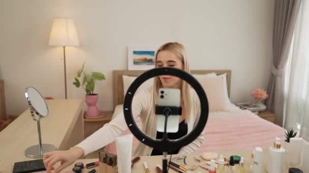 Young Woman Making Beauty Cosmetic Tutorial Video Content Social Media — Stock Video