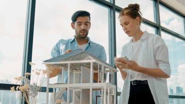 Ingegnere Architetto Esperto Team Discussione Sulla Costruzione Modelli Casa Smart — Video Stock