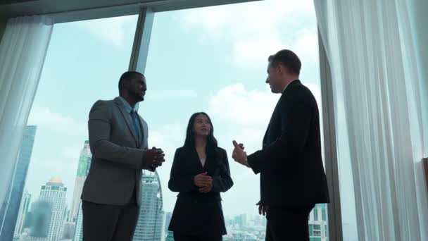 Versierd Kantoor Met Uitzicht Skyline Van Stad Diversiteit Corporate Professional — Stockvideo