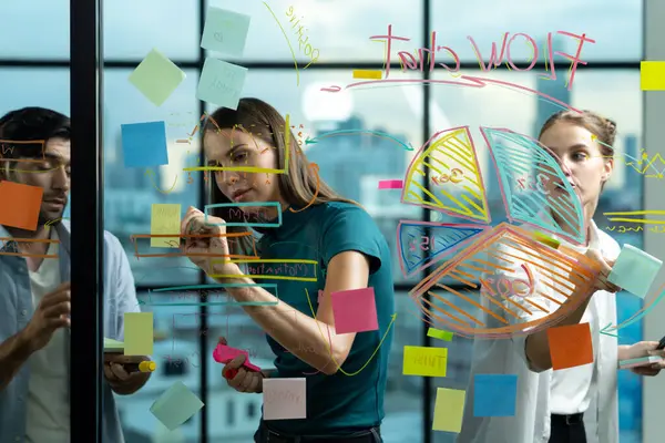 Slimme Business Team Werkt Samen Brainstorming Idee Glazen Muur Groep — Stockfoto