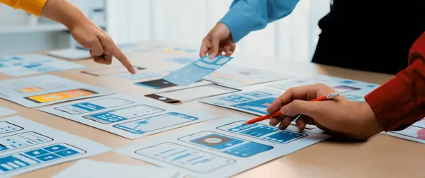 Panorama Banner För Uppstartsföretag Anställd Planerar Användargränssnitt Prototyp För Mobil — Stockfoto