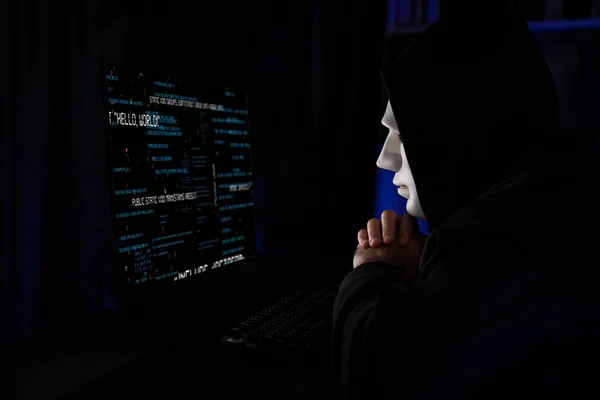 Máscara Blanca Criminal Anónimo Como Programador Hackeo Tratando Acercarse Sistema — Foto de Stock