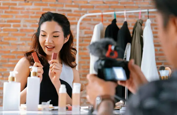 Aziatische Vrouw Influencer Schieten Live Streaming Vlog Video Review Make — Stockfoto