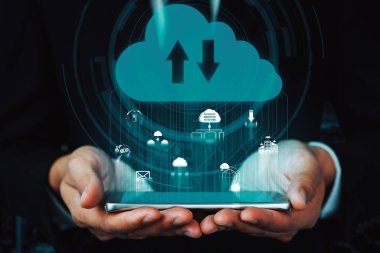 İş ağı konsepti için bulut bilgisayar teknolojisi ve çevrimiçi veri depolama. Bilgisayar, bulut veri transferi için internet sunucusuna 3 boyutlu fütüristik grafik arayüzü ile bağlanır. uds