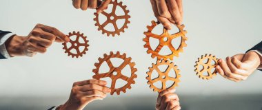 İş dünyasının panorama pankartı, dairesel ortaklığın başarılı grubunu ve verimli bir verimlilikle birlikte iş yerinde güçlü bir takım çalışması birliğini sembolize eden çarka katıldı. Kurnaz.