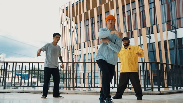 Hip Hop Laget Dans Break Dance Medan Mångkulturella Vän Omgiven — Stockfoto