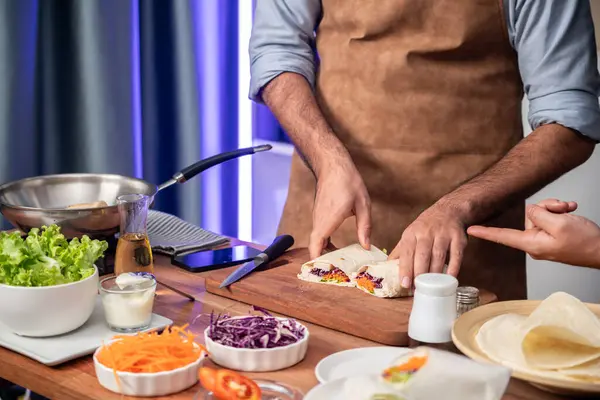 Cropped View Chef Influencers Presenting Fresh Salad Roll Cooking Step — Stock Photo, Image