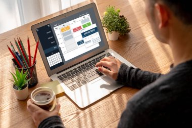 İnternet sitesindeki modish regrition için çevrimiçi aplikasyon rezervasyon takvimi