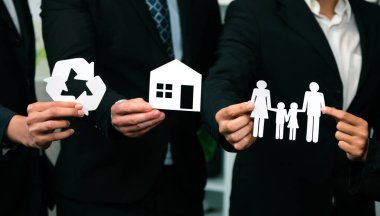 Çevre dostu iş adamları, daha yeşil bir toplum için atık yönetimi ile sosyal ve çevre kavramının kurumsal sorumluluğu olarak çevre dostu ikonlar tutuyorlar. Antika