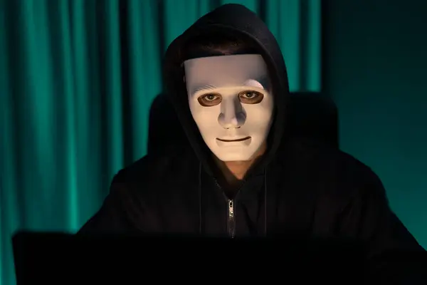 Máscara Blanca Criminal Anónimo Instalación Cifrado Contraseña Mediante Programación Hackear — Foto de Stock