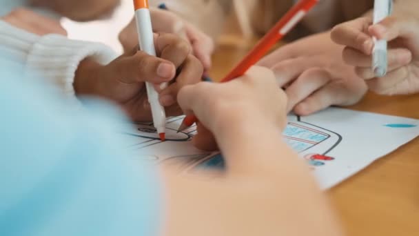 Close Diversas Mãos Alunos Professores Escrever Desenhar Quadro Crianças Mentoras — Vídeo de Stock