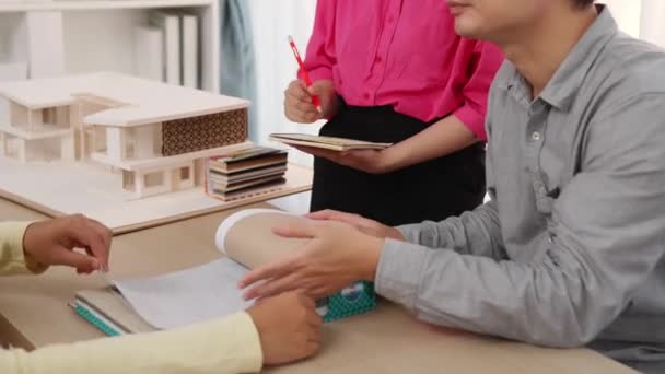 Lento Movimento Closeup Mão Cliente Recusar Desaprovar Material Cortina Têxtil — Vídeo de Stock