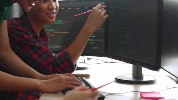 Back End Software Developer Engineer Computer Programming Working Together Ladugging — Stock video
