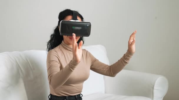 Young Woman Using Virtual Reality Goggle Home Crucial Online Shopping — Stock Video