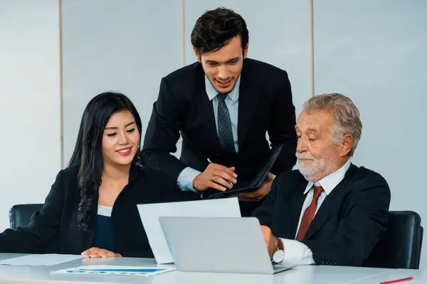 Senior Caucasian Manager Working Office Assistance Young Asian Business People — Stock Photo, Image