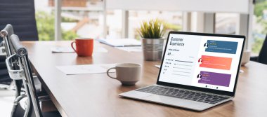 Şirket işleri için mod bilgisayar yazılımının müşteri deneyimi ve gözden geçirme analizi