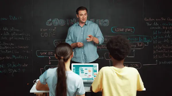 Handsome Teacher Teaching Engineering Code Diverse Student Blackboard Happy Multicultural — Stock Photo, Image