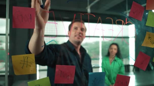 Professionele Zakenmensen Bespreken Creatief Marketingidee Modern Kantoor Business Team Werkt — Stockvideo