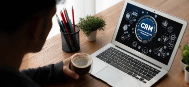 CRM işletme ve işletme için modern bilgisayarda müşteri ilişkileri yönetim sistemi