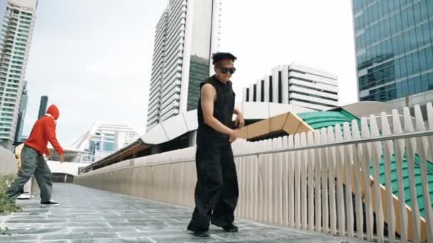 Panorama Záběr Break Dance Provést Boy Výkon Energické Kroky Pohled — Stock video