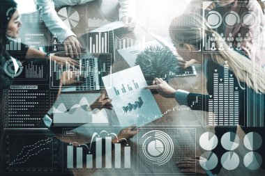 İş Mali Analitik Konsepti için Büyük Veri Teknolojisi. Modern arayüz ekranda iş satış raporları, kâr tablosu ve borsa eğilimleri analizleri hakkında muazzam bilgiler gösteriyor. uds