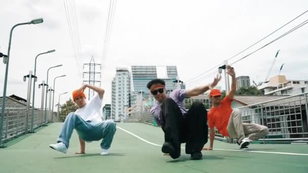 Группа Профессиональных Танцоров Брейк Данса Танцует Вместе Переходит Хип Хоп — стоковое видео