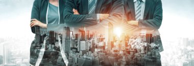 İş ortaklığı anlaşmasının başarısını gösteren birçok iş adamı konferans grubu toplantısının arka plandaki görüntüsü. Takım çalışması, güven ve anlaşma kavramı. uds