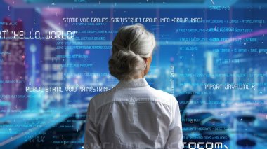 Üst düzey kadın programcı yapay zeka güdümlü pazarlama çözümleri için LISP Açık Robot Hologramı aracılığıyla yazılım analiz ediliyor.