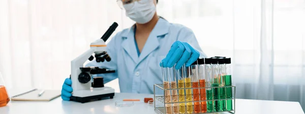 Laboratory Researcher Develop New Medicine Cure Using Colorful Chemical Liquid — Stock Photo, Image