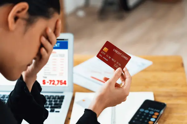 Gestresste Junge Frau Hat Finanzielle Probleme Mit Kreditkartenschulden Das Konzept — Stockfoto