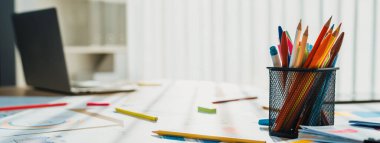 Veri analizi için şirket çalışma alanı, finansal veri raporu için BI ön panel kağıdı ve panorama pankartıyla ticari başarı için stratejik pazarlama planlama. Sinerjik