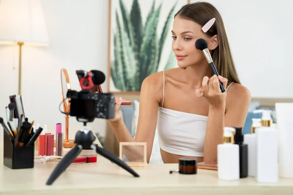 Young Woman Making Beauty Cosmetic Tutorial Video Content Social Media — Stock Photo, Image