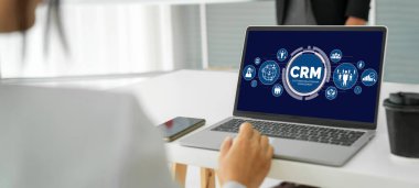 CRM işletme ve işletme için modern bilgisayarda müşteri ilişkileri yönetim sistemi