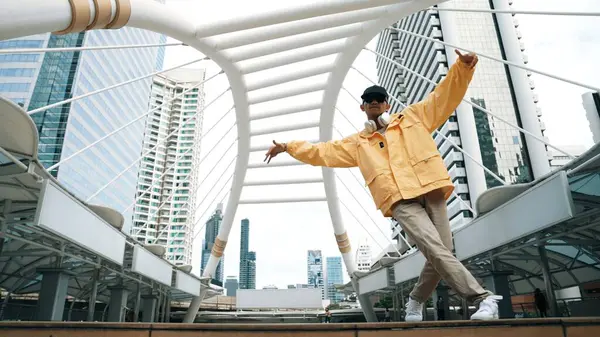 Cámara Bajo Ángulo Hipster Asiático Practica Break Dance Footstep Boy — Foto de Stock