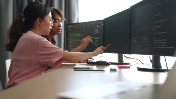 Back End Software Developer Engineer Computer Programming Working Together Ladugging — Stock video