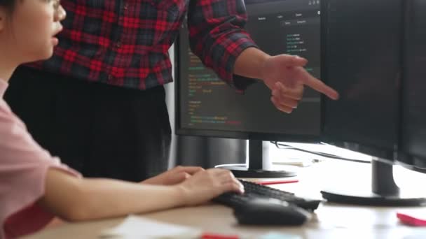 Slow Motion Back End Software Developer Manager Supervising His Team — Stock video