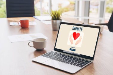 Çevrimiçi bağışta bulunma platformu insanlara internet üzerinden transfer etmeleri için modem para gönderme sistemi sunuyor