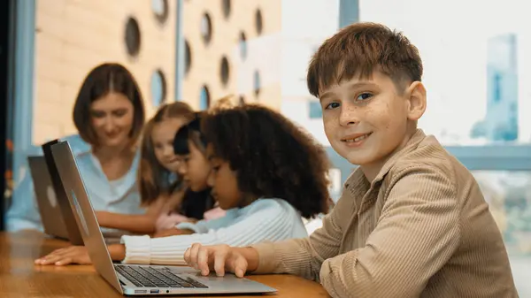 Boy Looking Camera Multicultural Friend Learning Prompt Stem Technology Class — Stock Photo, Image