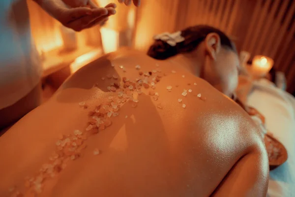 Cliente Mulher Que Tem Tratamento Esfoliação Salão Spa Luxo Com — Fotografia de Stock