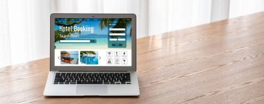 Çevrimiçi otel konaklama rezervasyon sitesi mod rezervasyon sistemi sağlar. Seyahat teknolojisi kavramı .