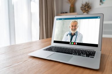 Hasta ile sanal görüşme için mod teletıp yazılım uygulaması tarafından çevrimiçi doktor görüntüsü çağrısı