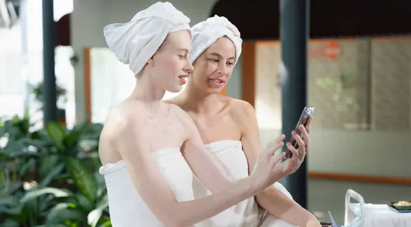 Couple Young Beautiful Women Beautiful Skin White Towel Taking Photo — Stock Photo, Image