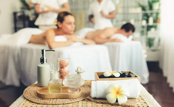 Aromatherapie Massage Auf Tageslicht Ambiente Oder Zusammensetzung Des Wellness Salons — Stockfoto